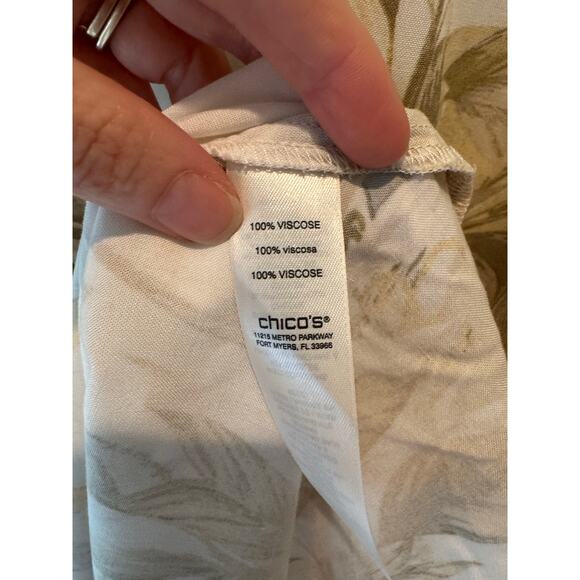 Chico’s Women’s 2 V-Neck Blouse Palm Leaf Print 3/4 Sleeve Resort Lightweight - Picture 8 of 9